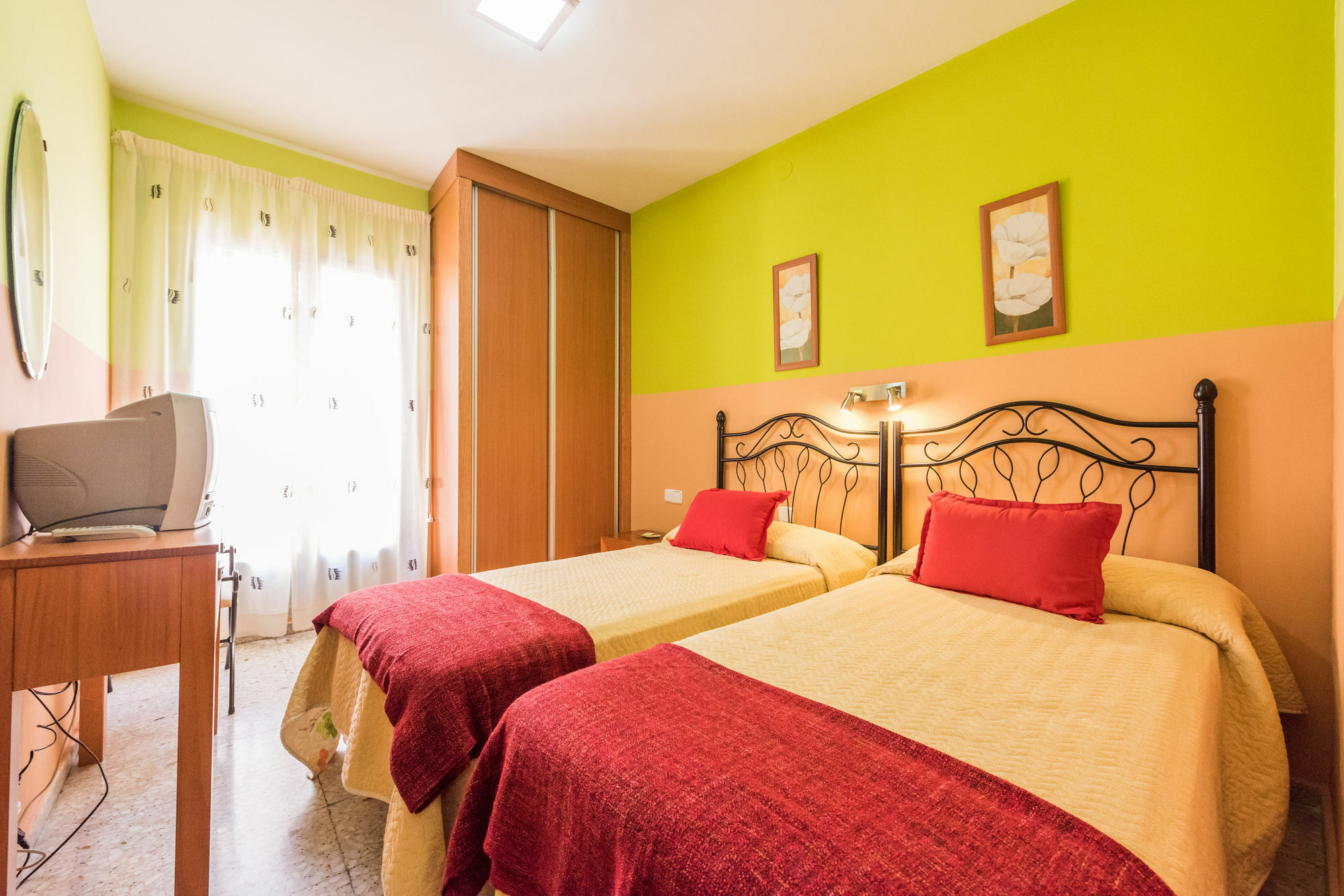 Hostal Arkanta Arganda Del Rey Esterno foto