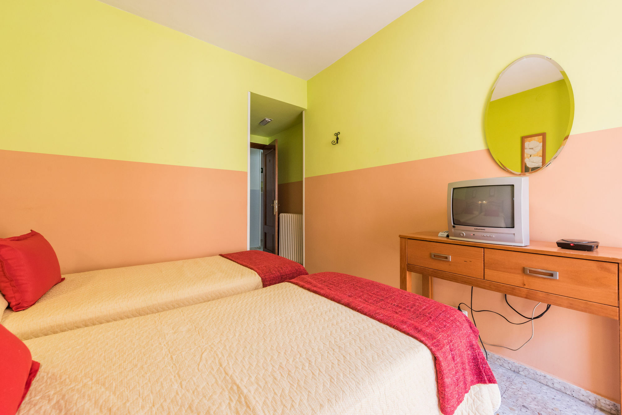 Hostal Arkanta Arganda Del Rey Esterno foto
