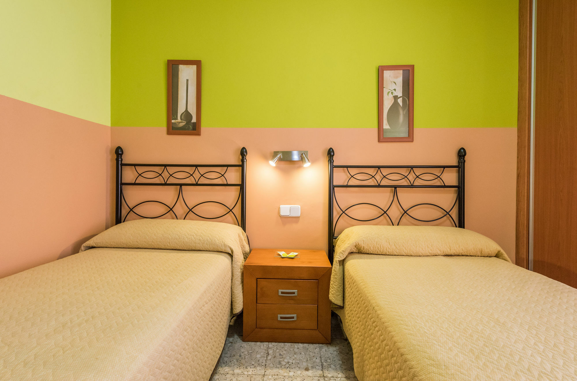 Hostal Arkanta Arganda Del Rey Esterno foto