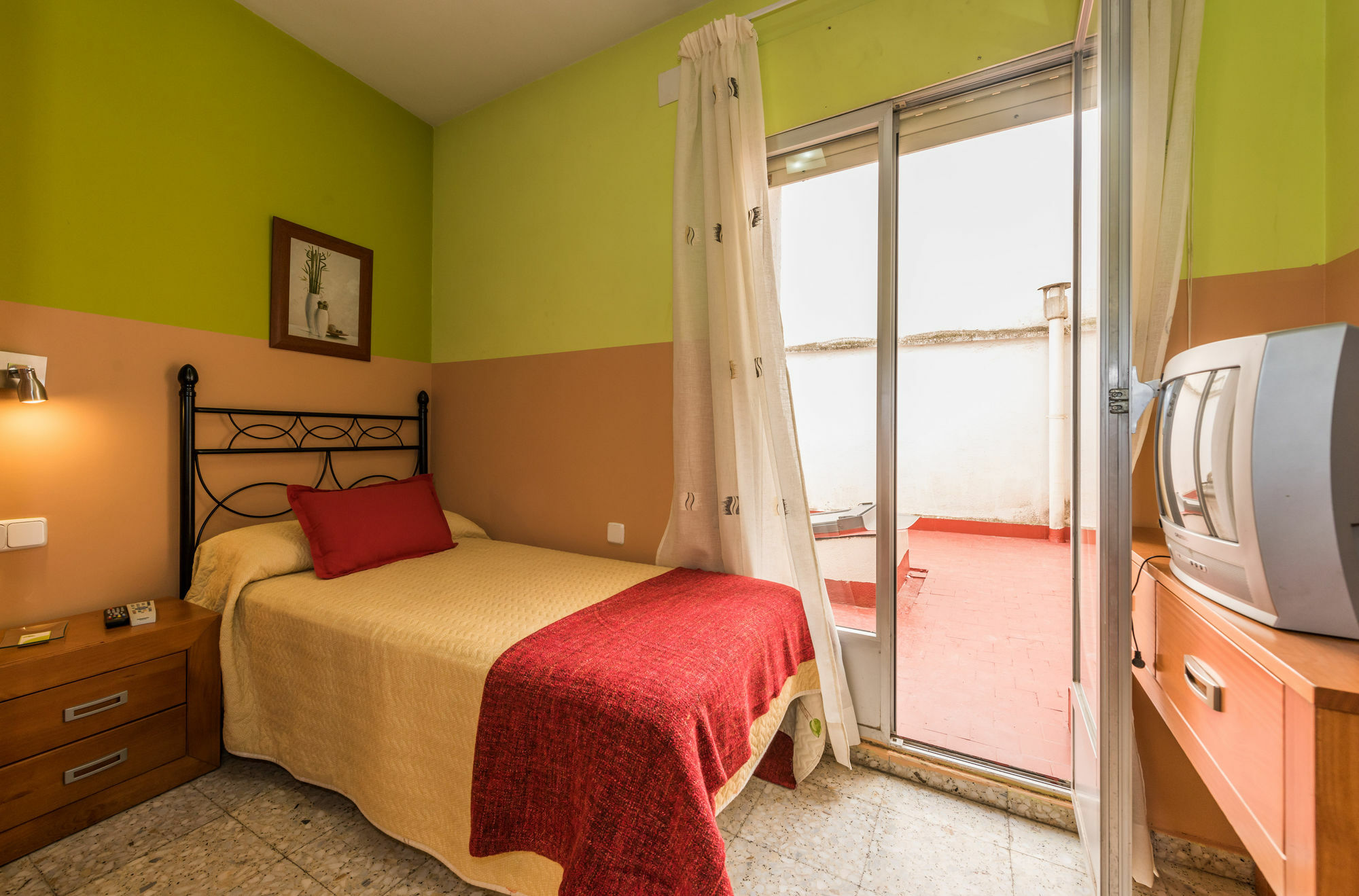 Hostal Arkanta Arganda Del Rey Esterno foto