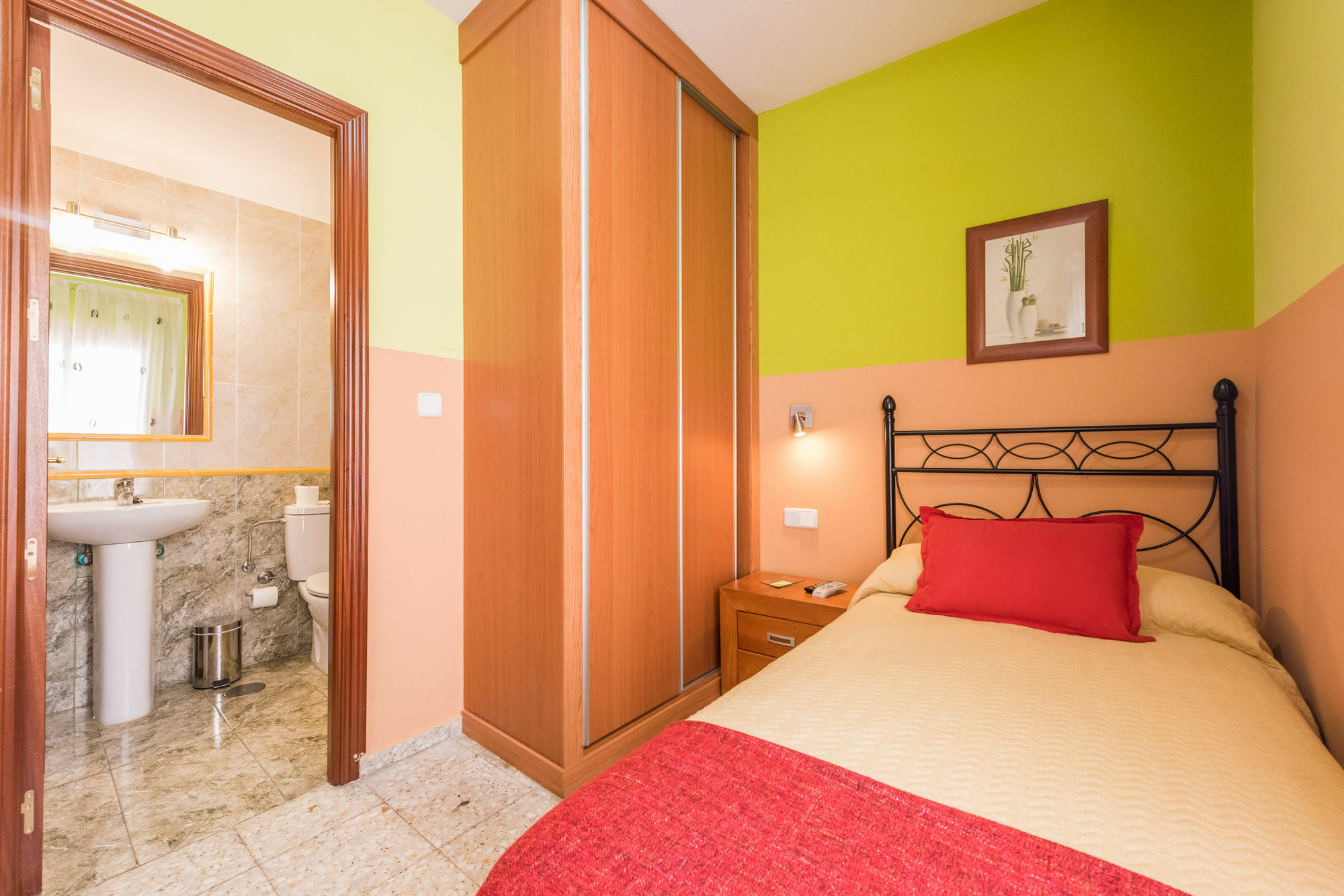 Hostal Arkanta Arganda Del Rey Esterno foto