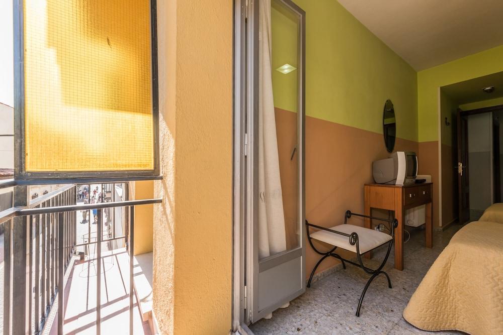 Hostal Arkanta Arganda Del Rey Esterno foto