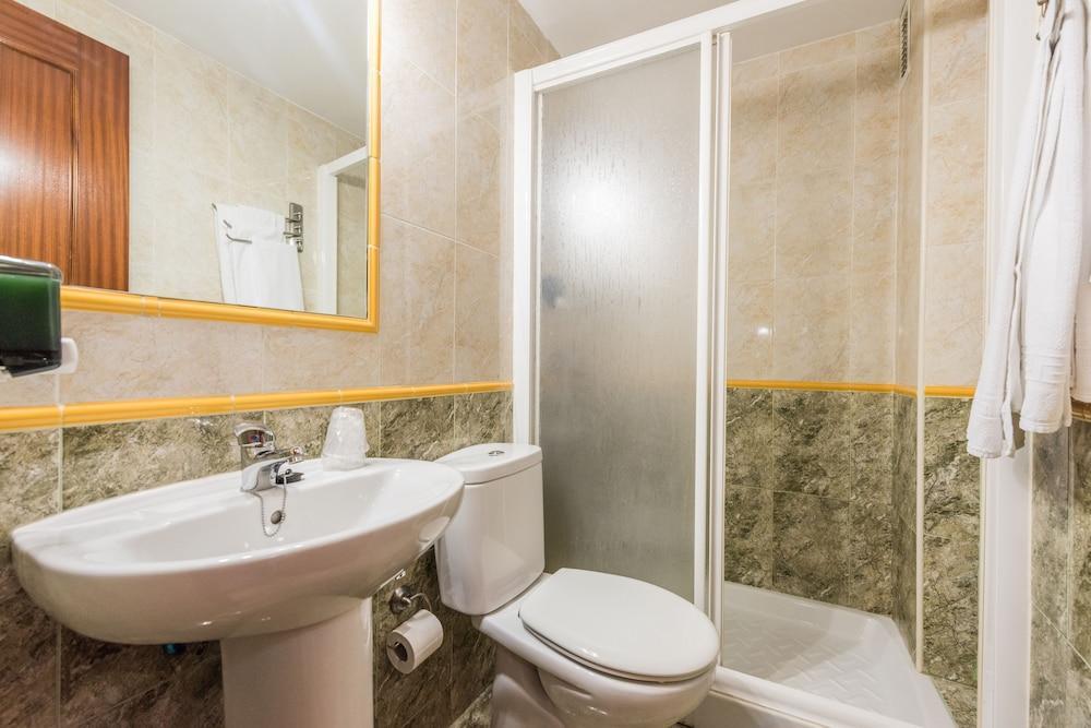 Hostal Arkanta Arganda Del Rey Esterno foto